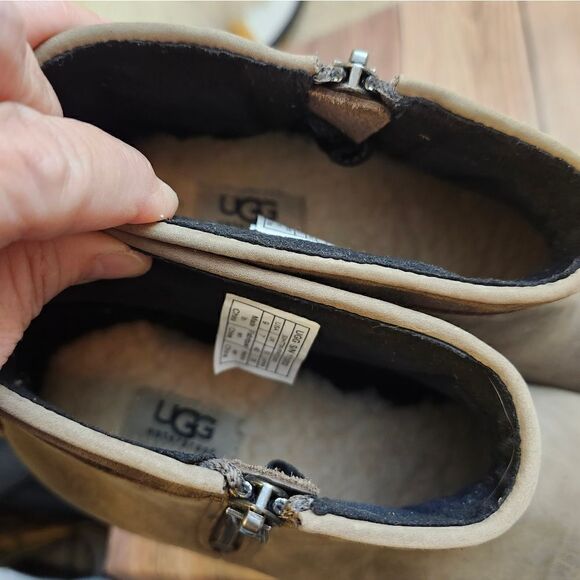 Ugg distressed leather side zip booties sn1103832 - Picture 8 of 11